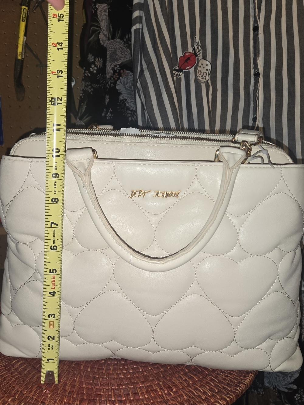 Betsey Johnson White Heart Quilted Handbag - Picture 12 of 15